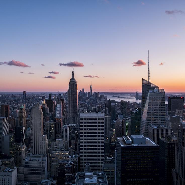Parents evaluating schools in Portugal