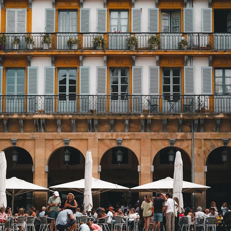 Image: Family-friendly dining with comfortable seating